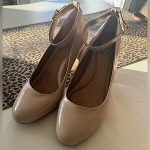 Giani Bernini Memory Foam Nude Tan Patent Leather Pumps Heels Ankle 8 New